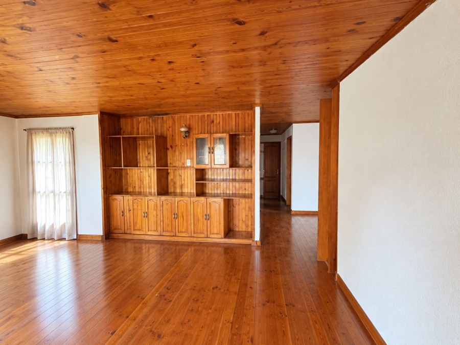 5 Bedroom Property for Sale in Bergsig Western Cape